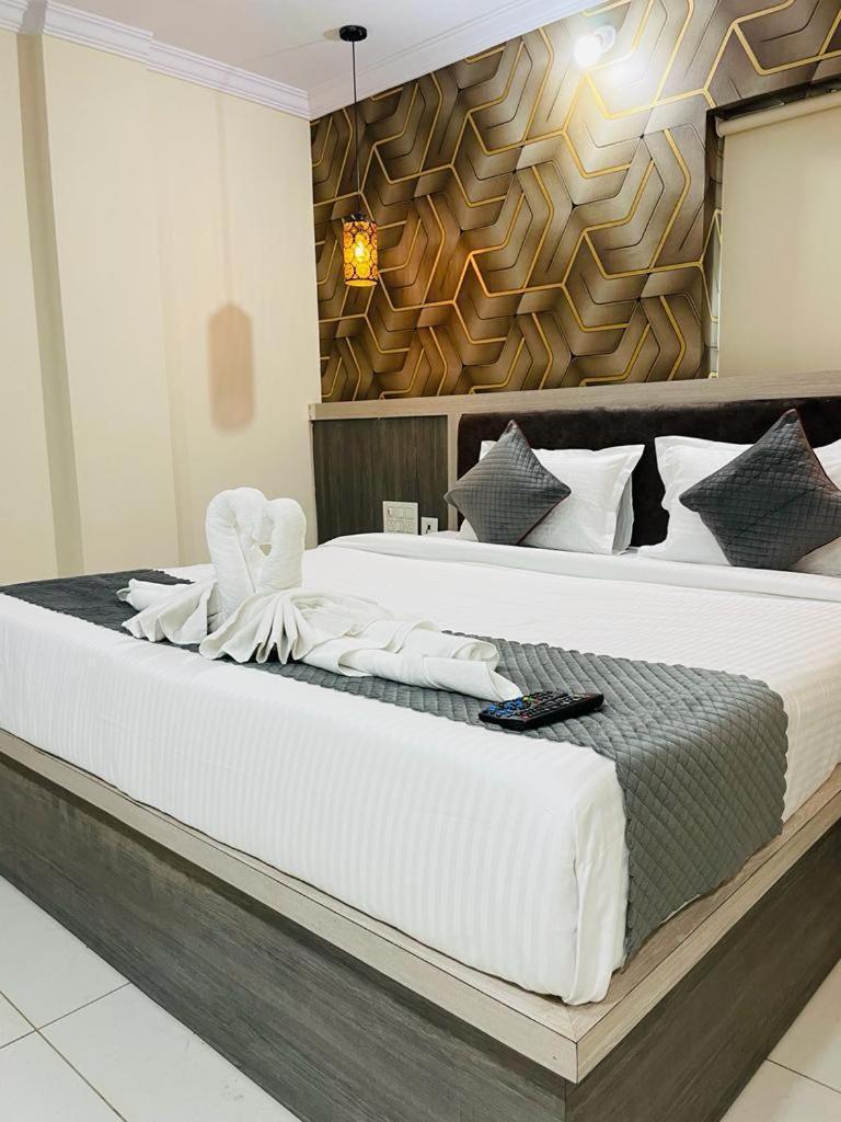 Hotel Blue Petals Shamshabad Luaran gambar