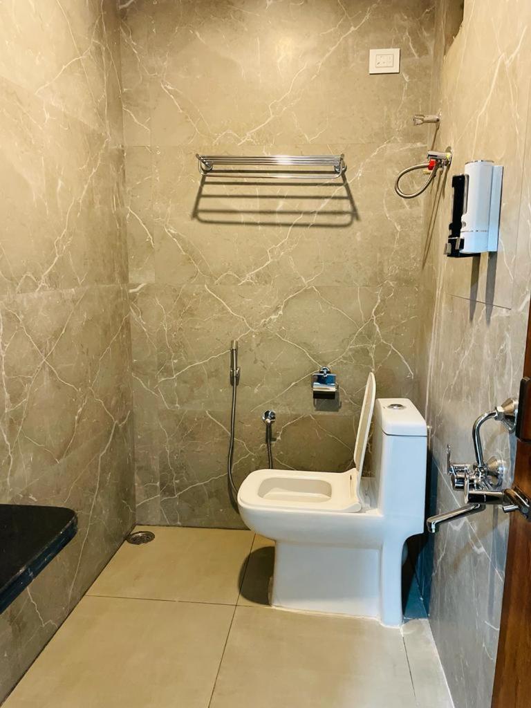 Hotel Blue Petals Shamshabad Luaran gambar